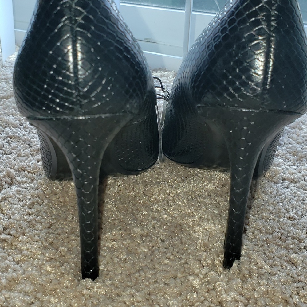Shoes - Picture 2 of 4